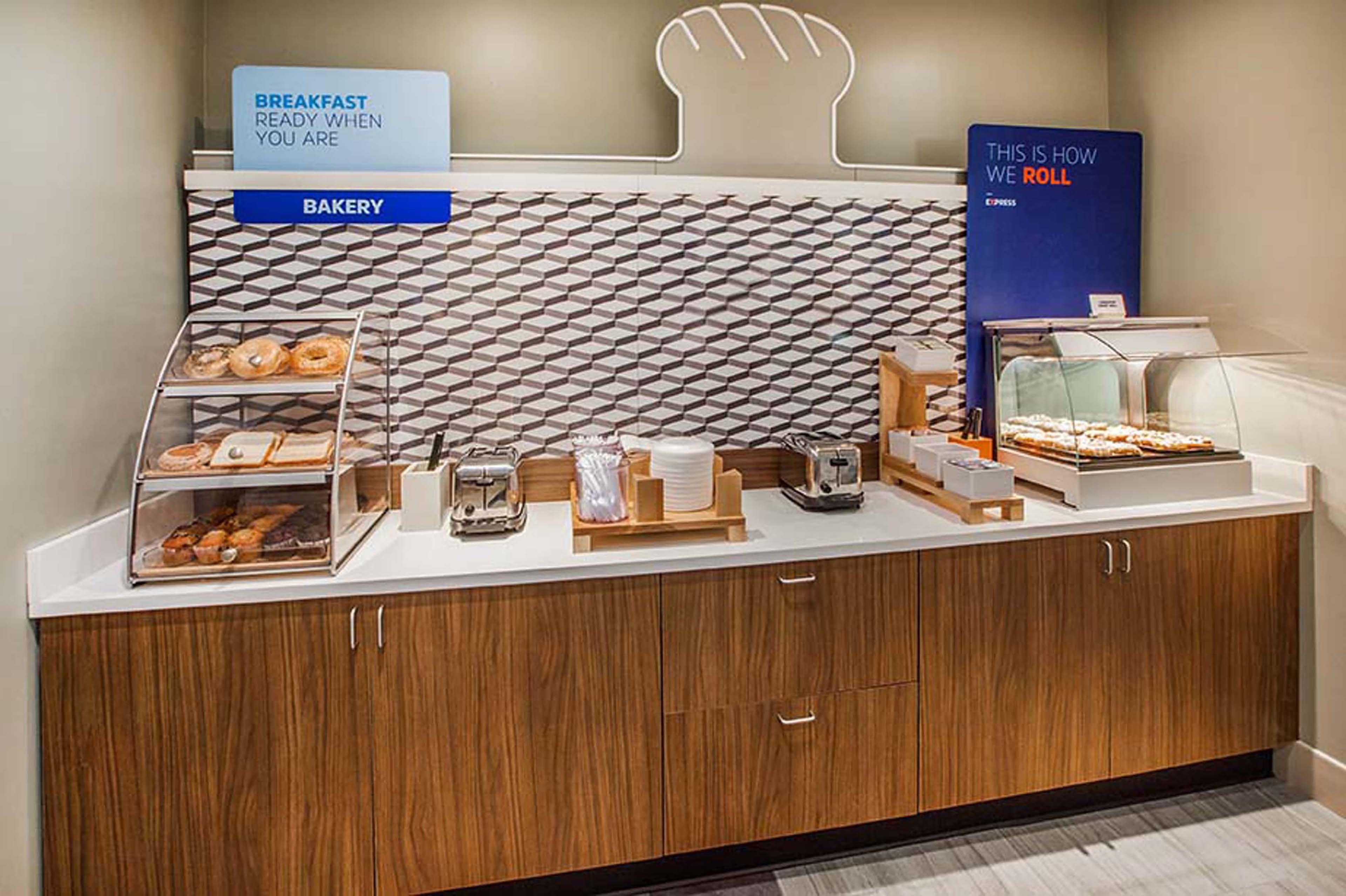 Holiday Inn Express Ontario By Ihg Creekside Zewnętrze zdjęcie